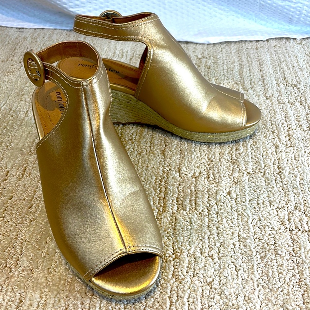 NEW! Comfort View Gold Metallic Wedge Sandals - Picture 2 of 7